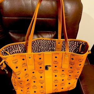 GENUINE MCM LIZ REVERSIBLE LARGE TOTE BAG. Excellent condition.